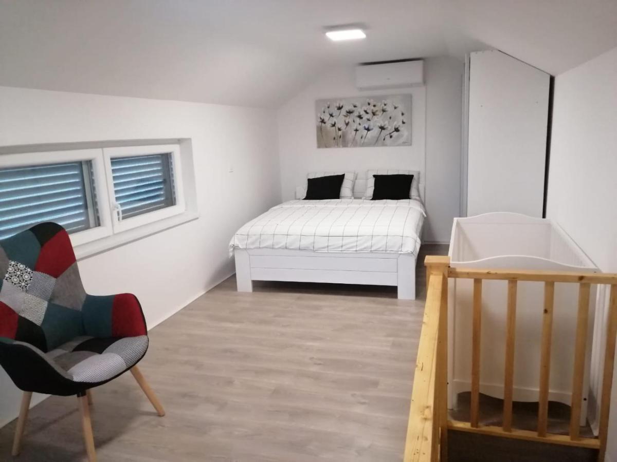 Zefir Apartments Premantura Esterno foto