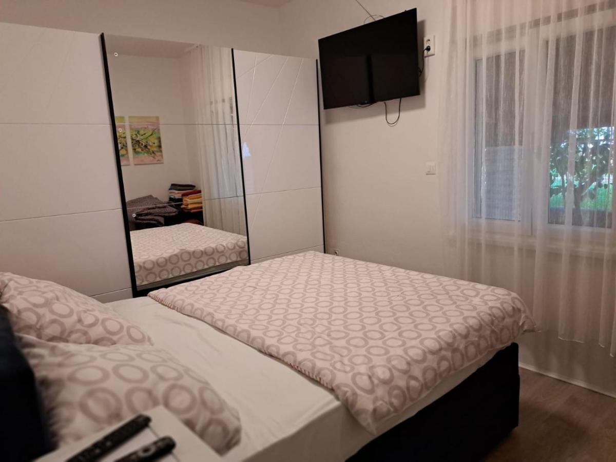 Zefir Apartments Premantura Esterno foto